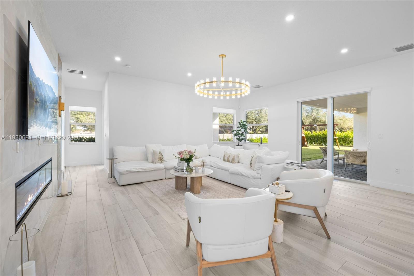 11035 N Sierra Rnch Dr Davie, FL 33324