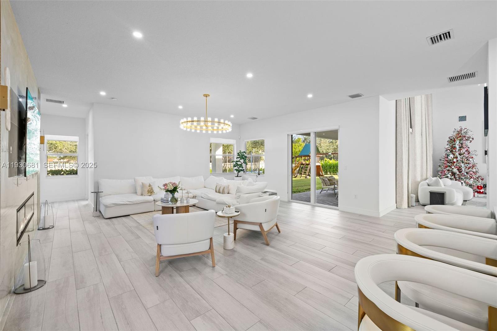 11035 N Sierra Rnch Dr Davie, FL 33324