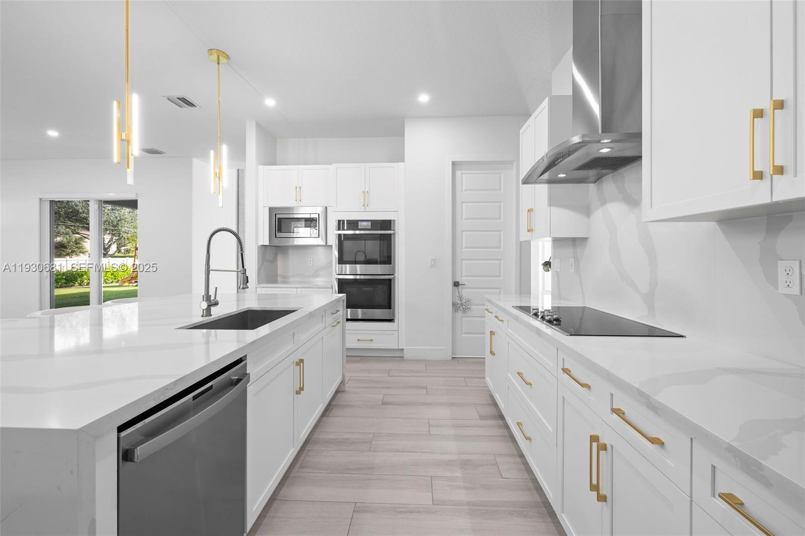 11035 N Sierra Rnch Dr Davie, FL 33324