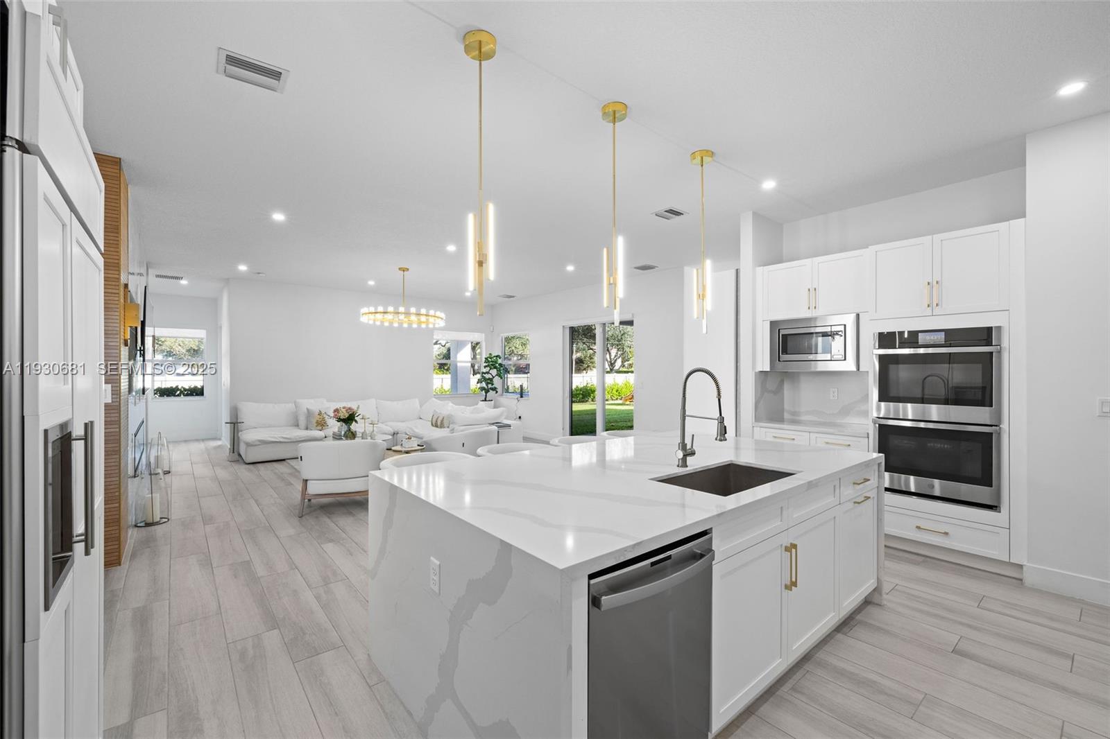 11035 N Sierra Rnch Dr Davie, FL 33324