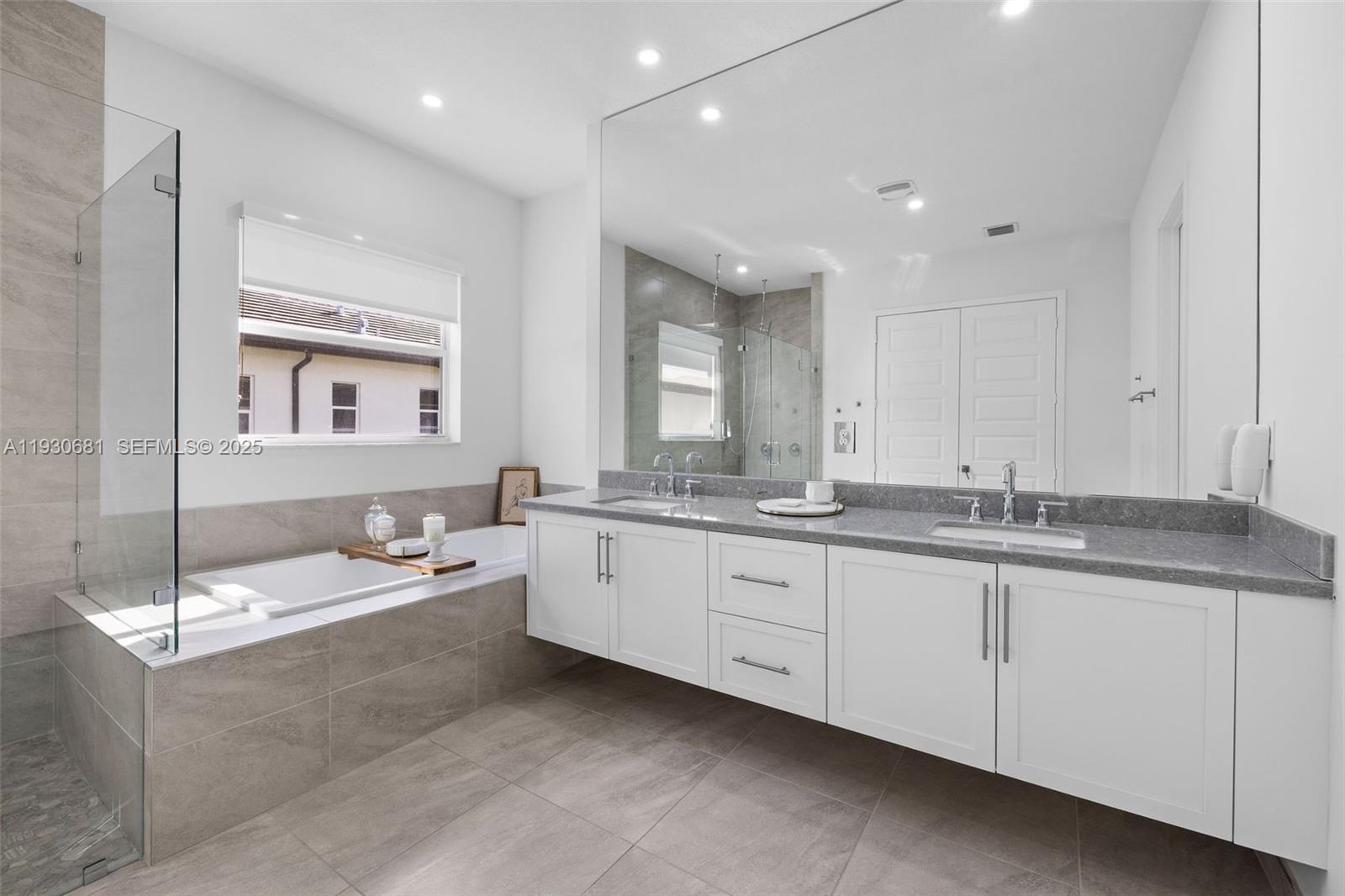 11035 N Sierra Rnch Dr Davie, FL 33324