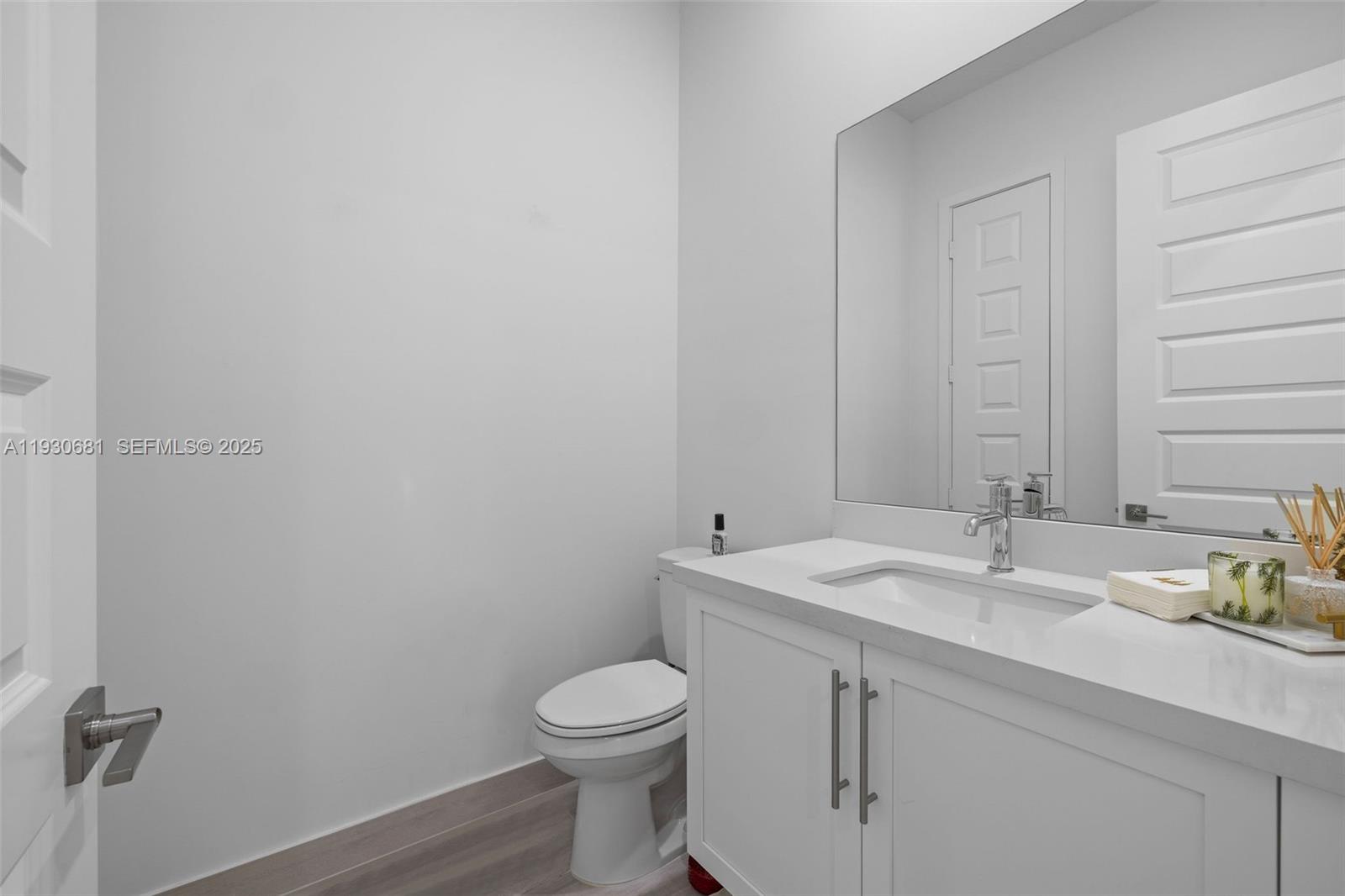 11035 N Sierra Rnch Dr Davie, FL 33324