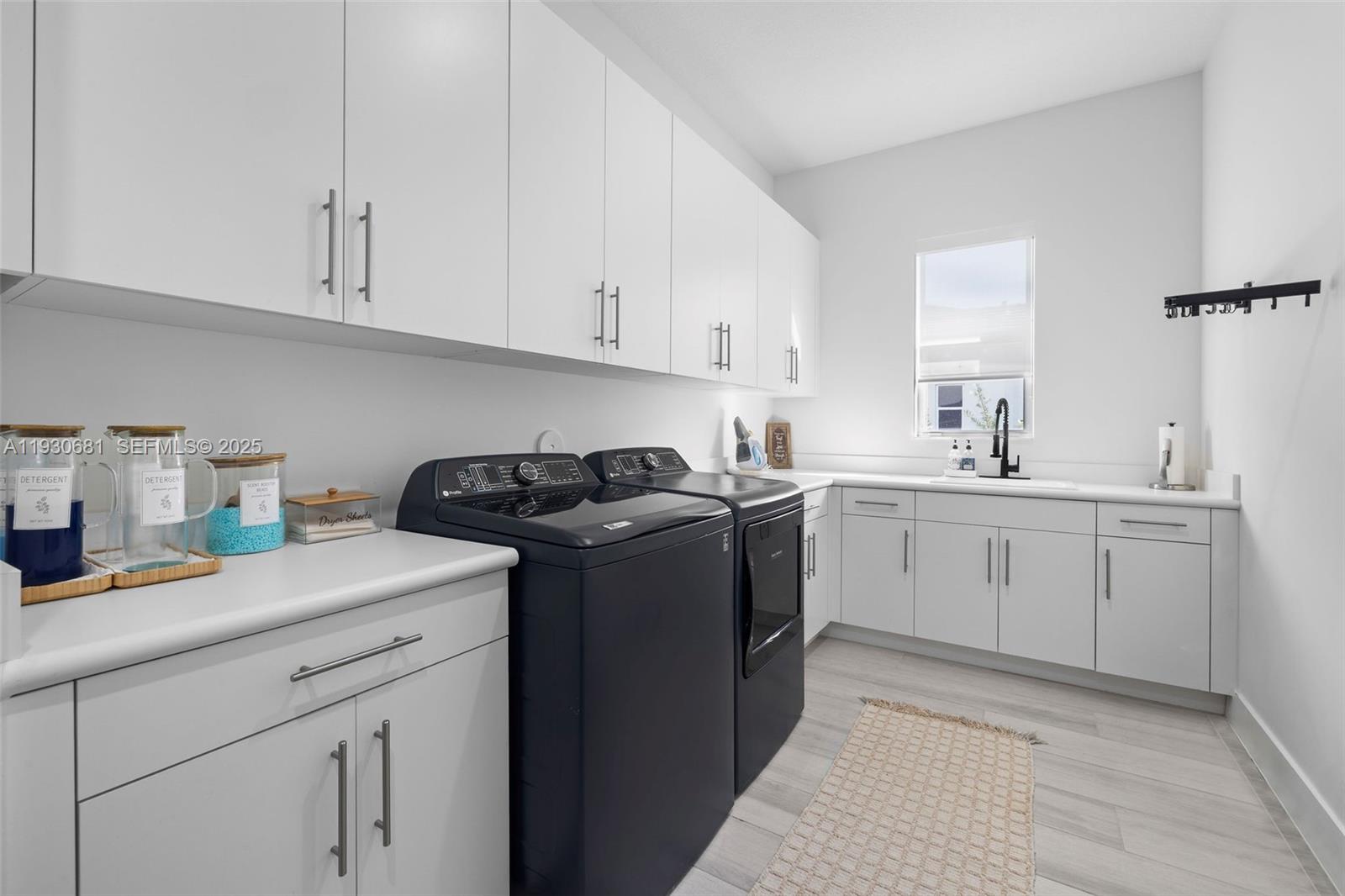 11035 N Sierra Rnch Dr Davie, FL 33324