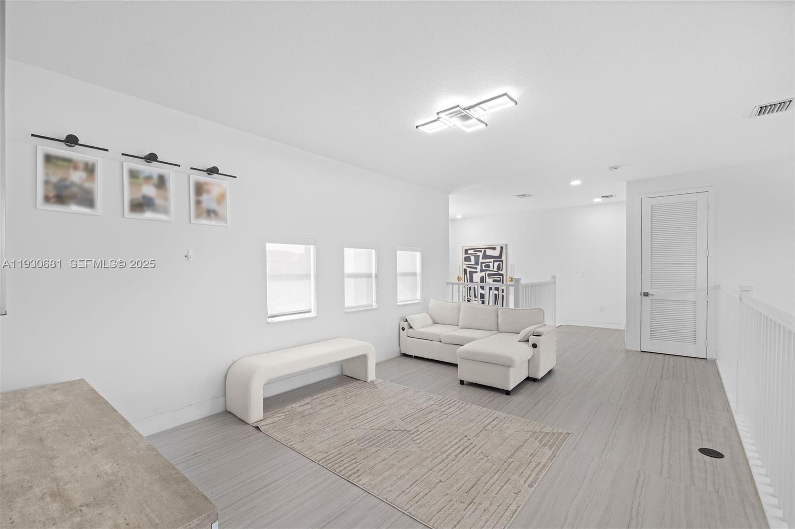 11035 N Sierra Rnch Dr Davie, FL 33324