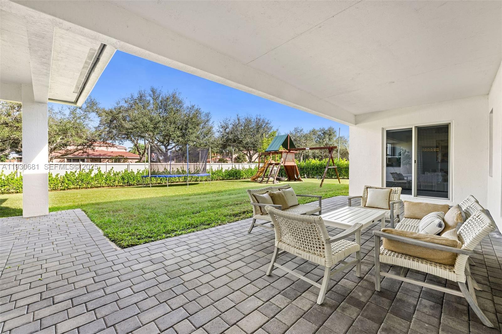 11035 N Sierra Rnch Dr Davie, FL 33324