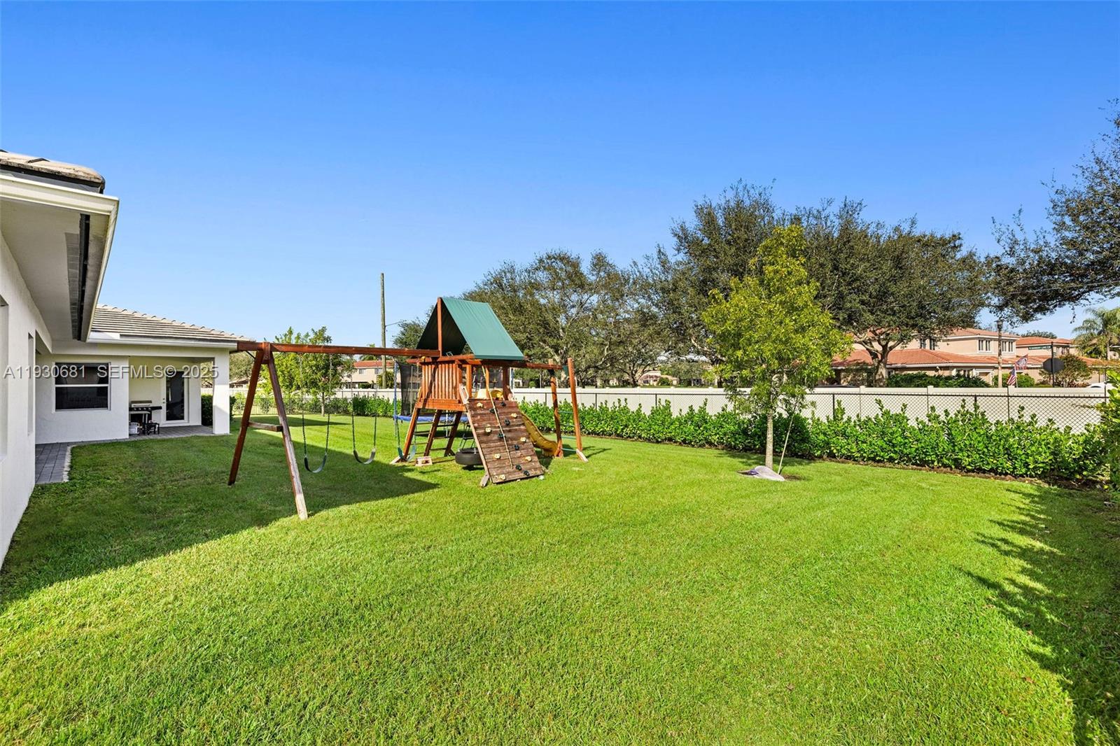 11035 N Sierra Rnch Dr Davie, FL 33324