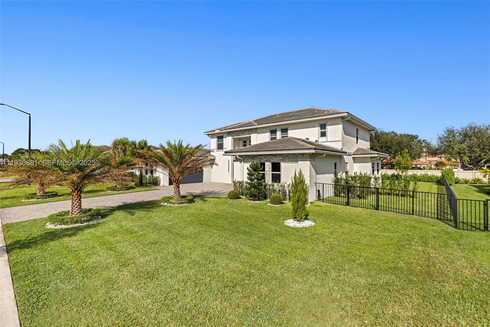 11035 N Sierra Rnch Dr Davie, FL 33324