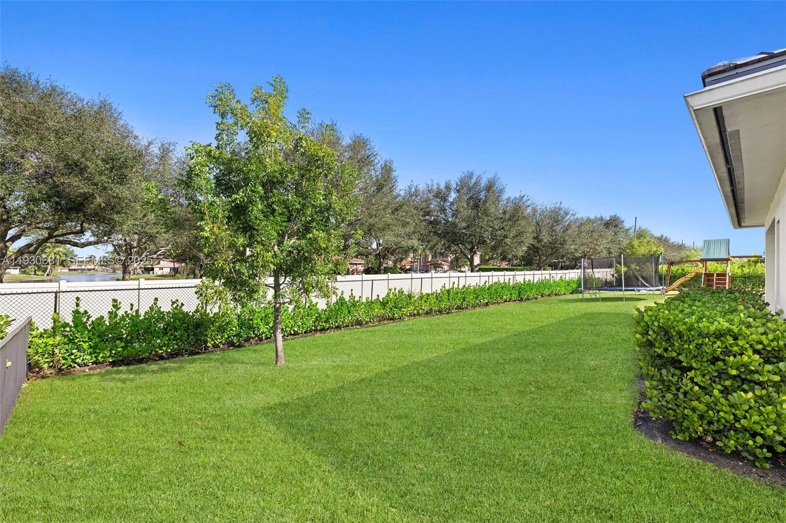 11035 N Sierra Rnch Dr Davie, FL 33324