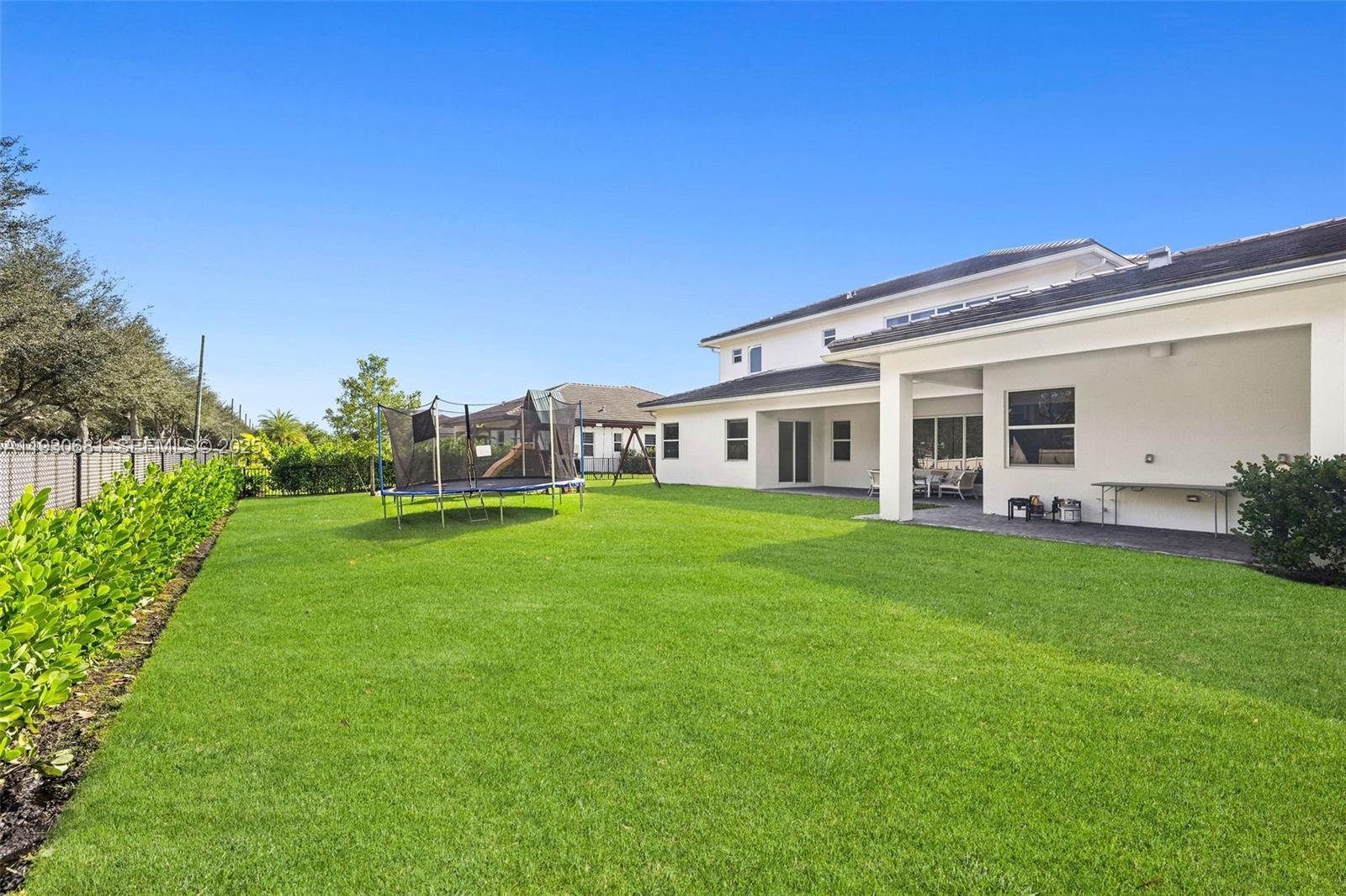 11035 N Sierra Rnch Dr Davie, FL 33324