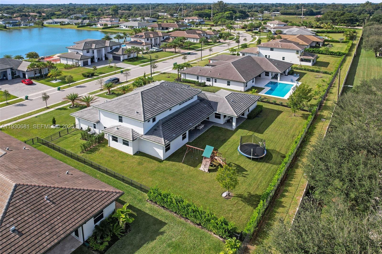 11035 N Sierra Rnch Dr Davie, FL 33324