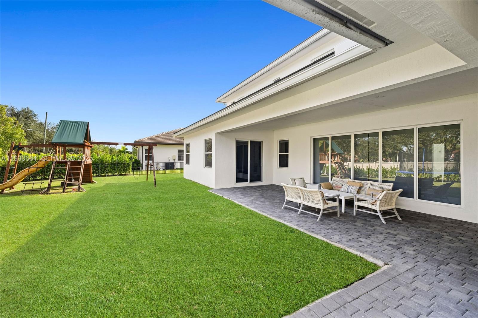 11035 N Sierra Rnch Dr Davie, FL 33324