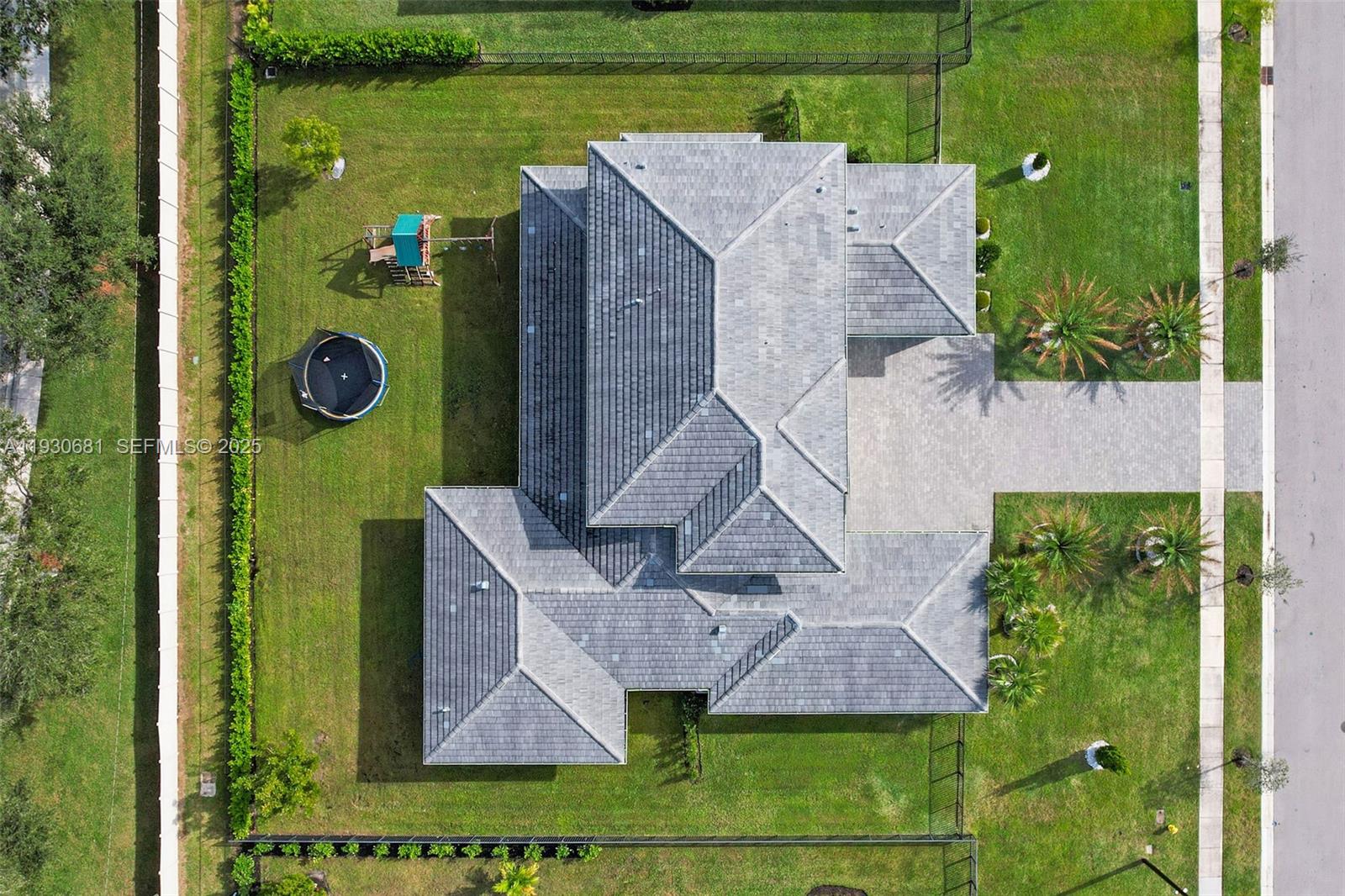 11035 N Sierra Rnch Dr Davie, FL 33324