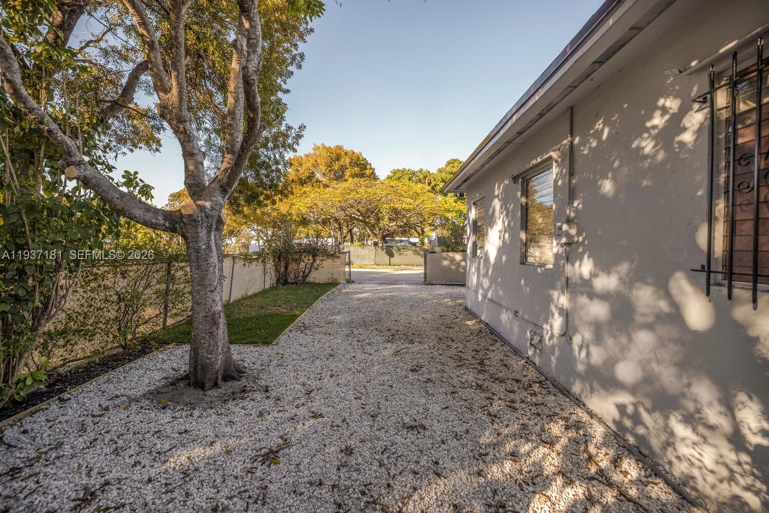 424 NW 53rd St Miami, FL 33127