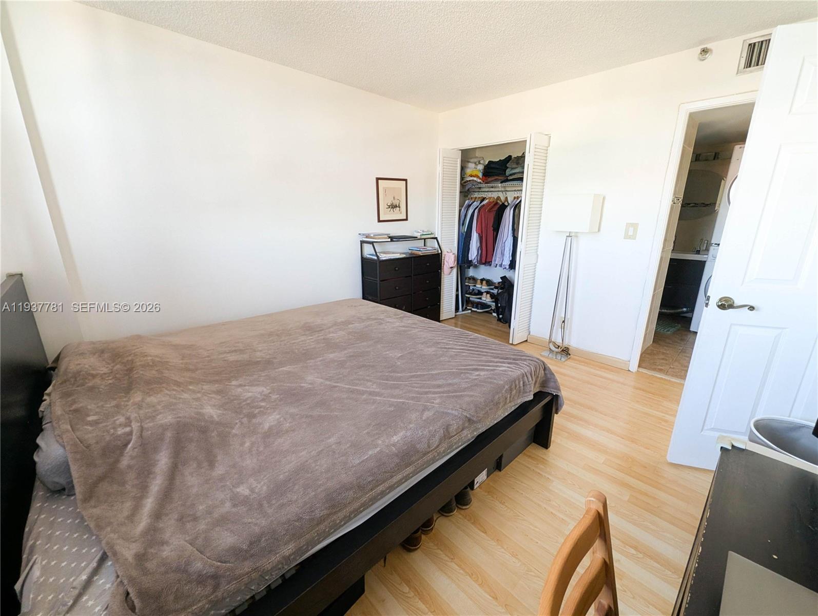 image Winston Towers 700 Condo13