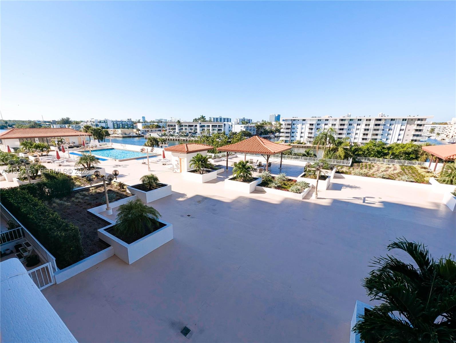 image Winston Towers 700 Condo18