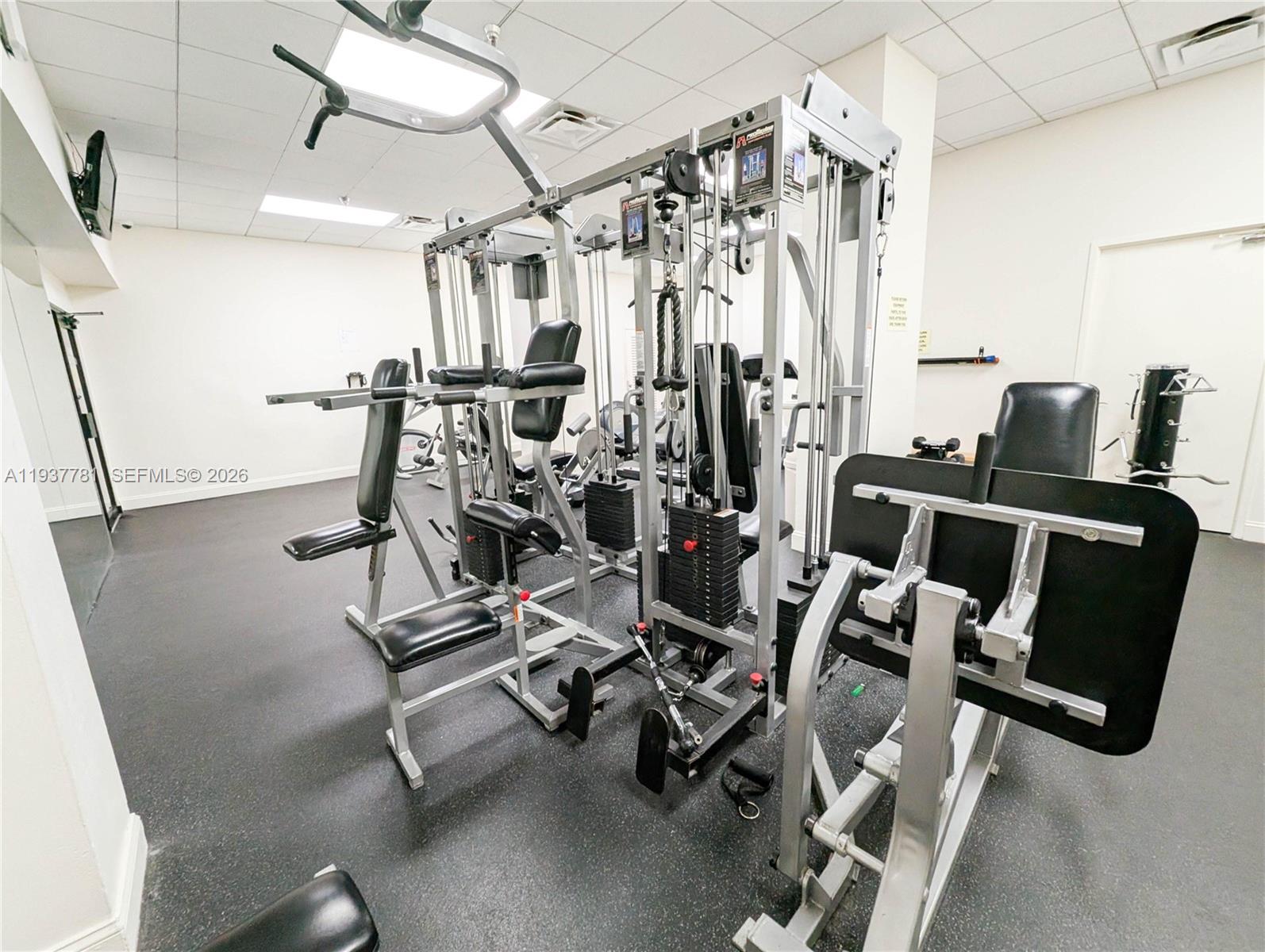 image Winston Towers 700 Condo24