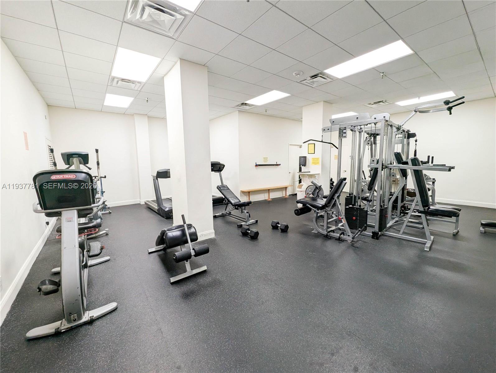 image Winston Towers 700 Condo25