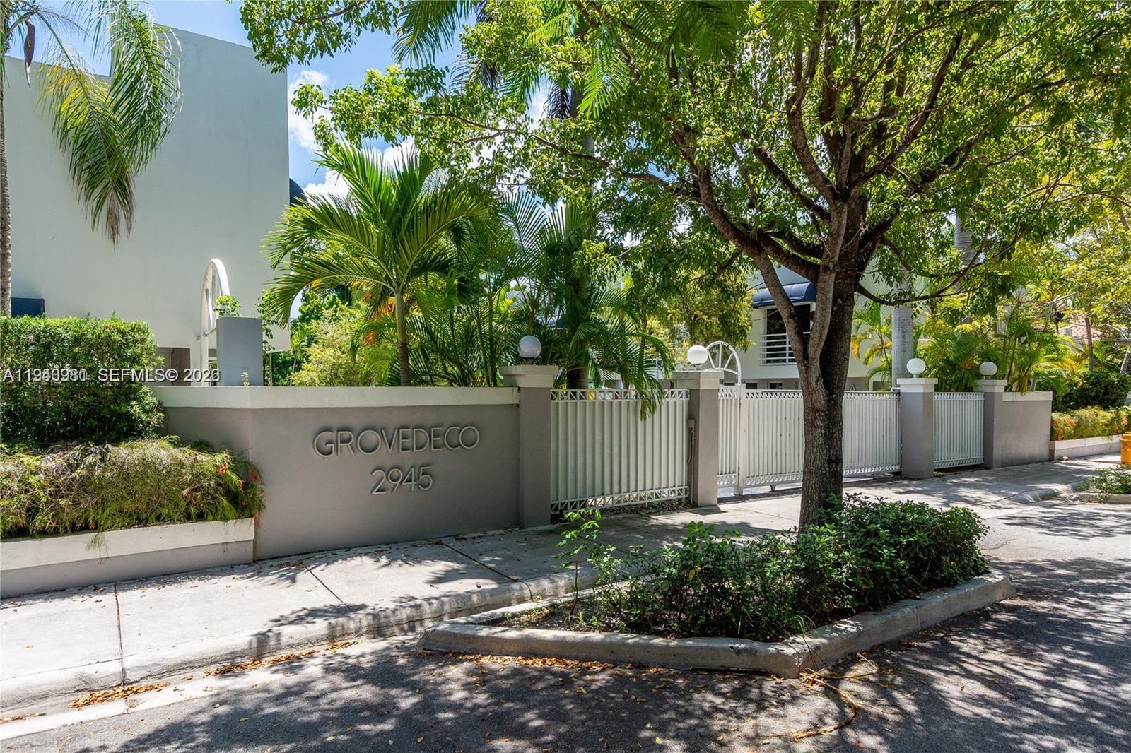 2945 Bridgeport Ave #C