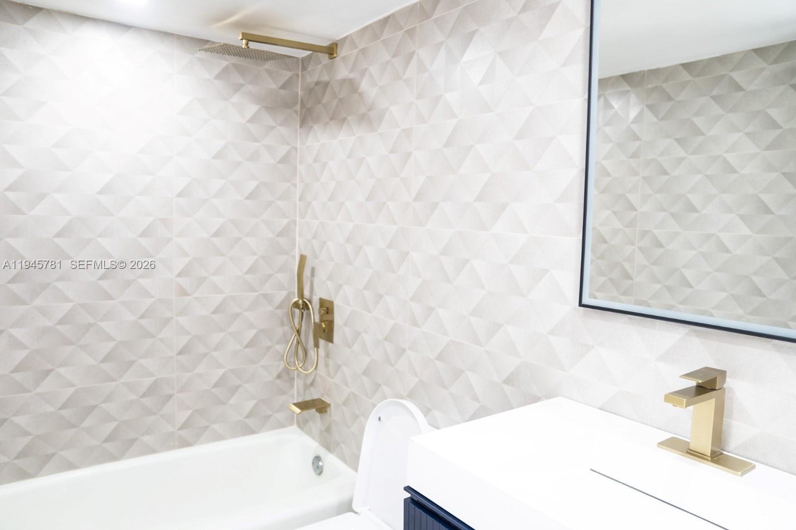 220 SW 9th Ave #306 Hallandale Beach, FL 33009