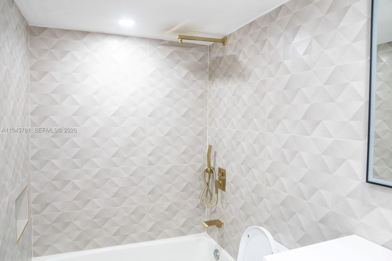 220 SW 9th Ave #306 Hallandale Beach, FL 33009