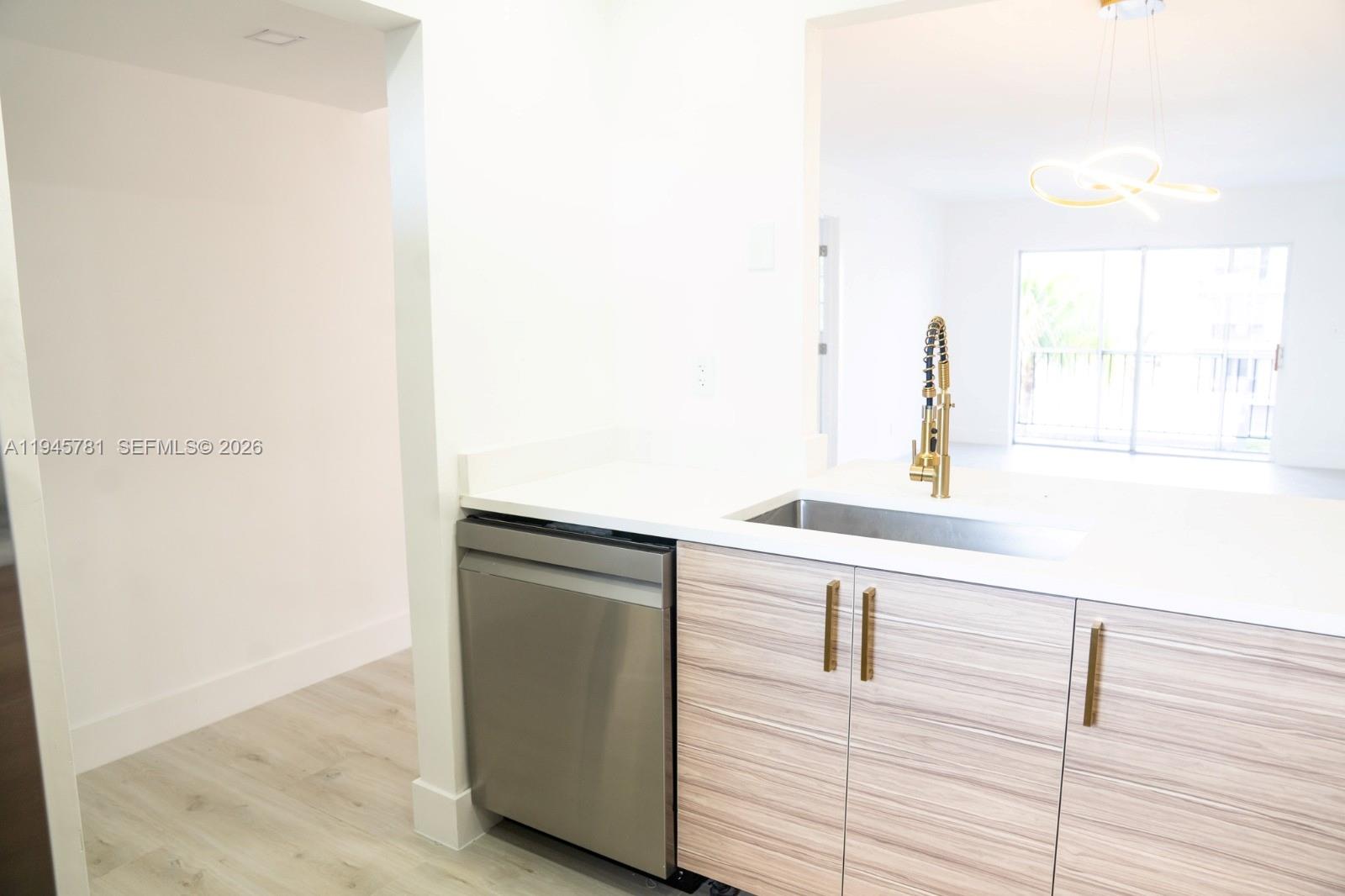 220 SW 9th Ave #306 Hallandale Beach, FL 33009