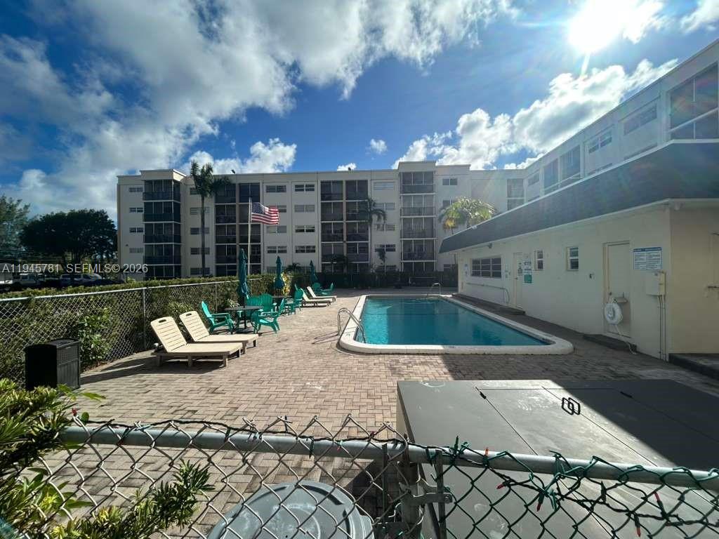 220 SW 9th Ave #306 Hallandale Beach, FL 33009