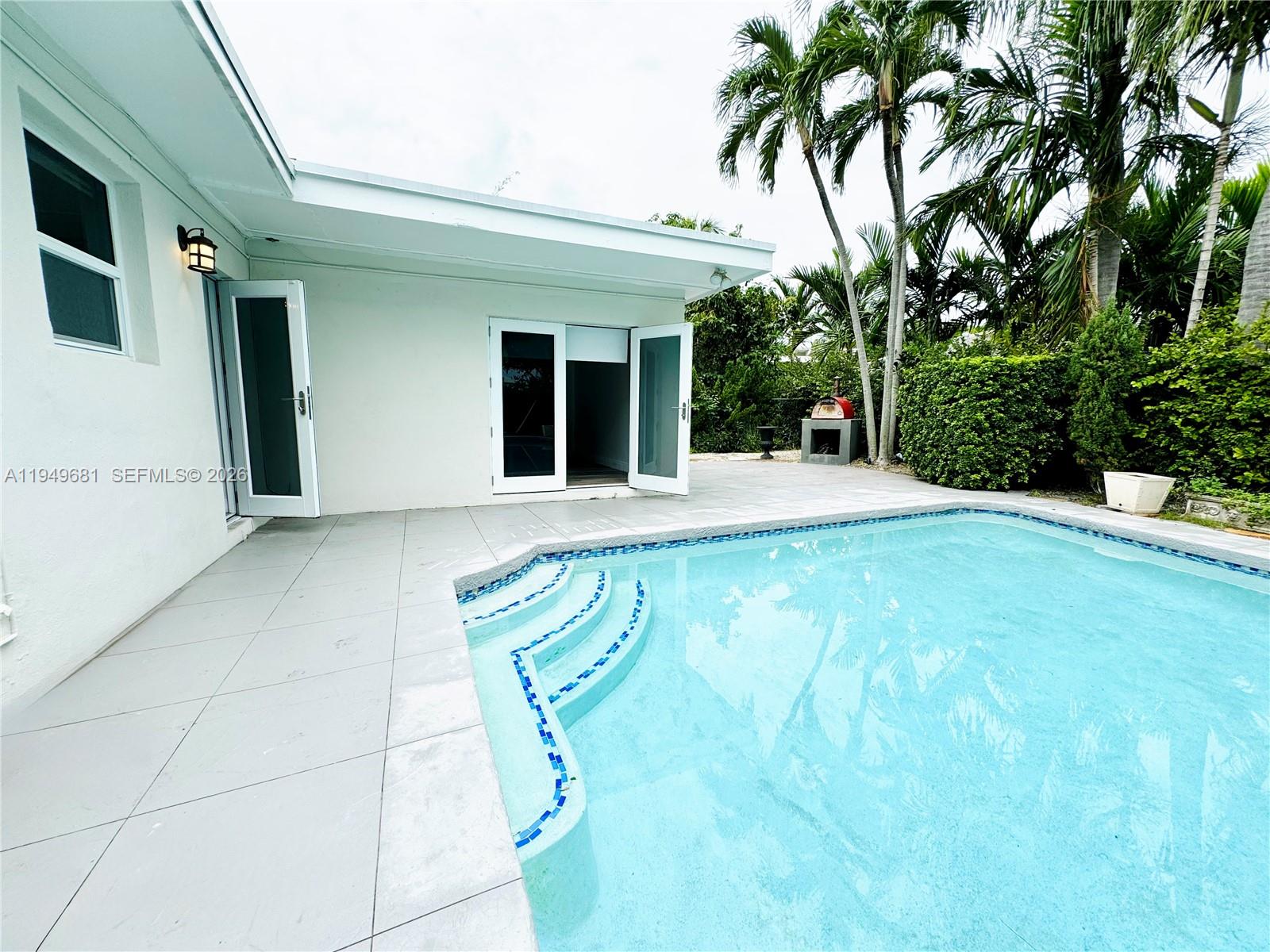 2075 S Hibiscus Dr North Miami, FL 33181