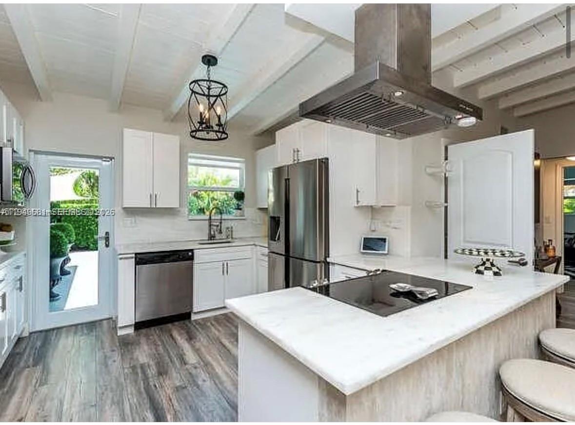 2075 S Hibiscus Dr North Miami, FL 33181