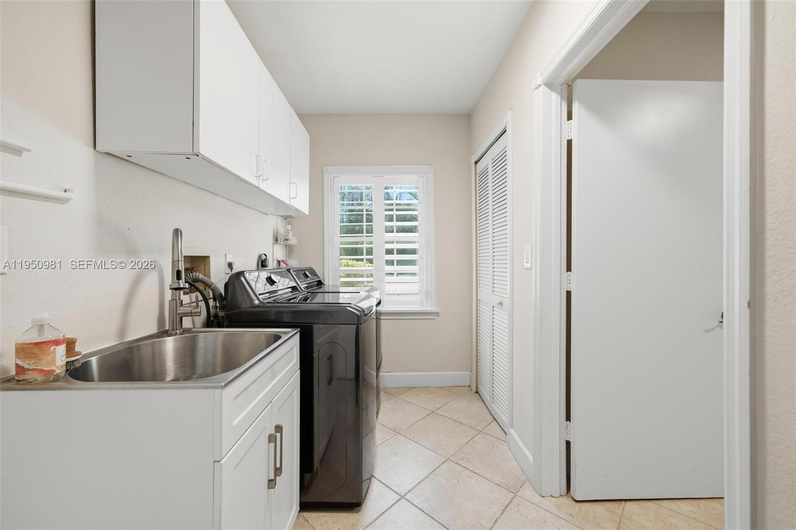 6801 SW 126th Ter Pinecrest, FL 33156