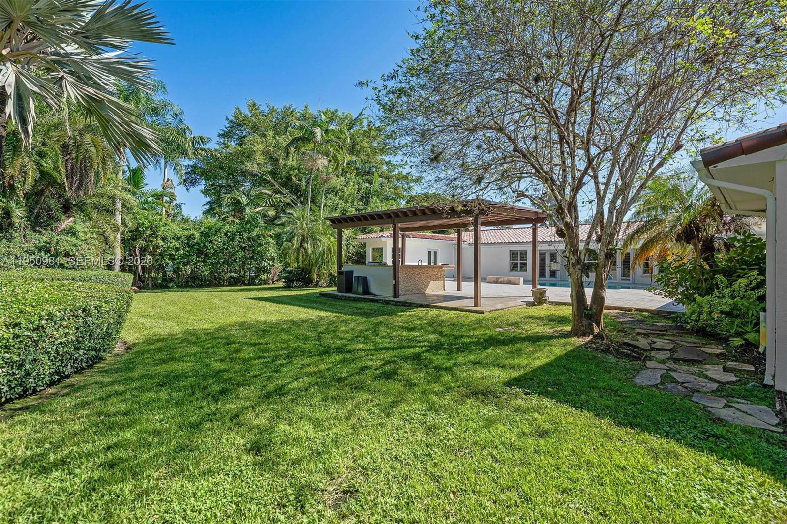 6801 SW 126th Ter Pinecrest, FL 33156