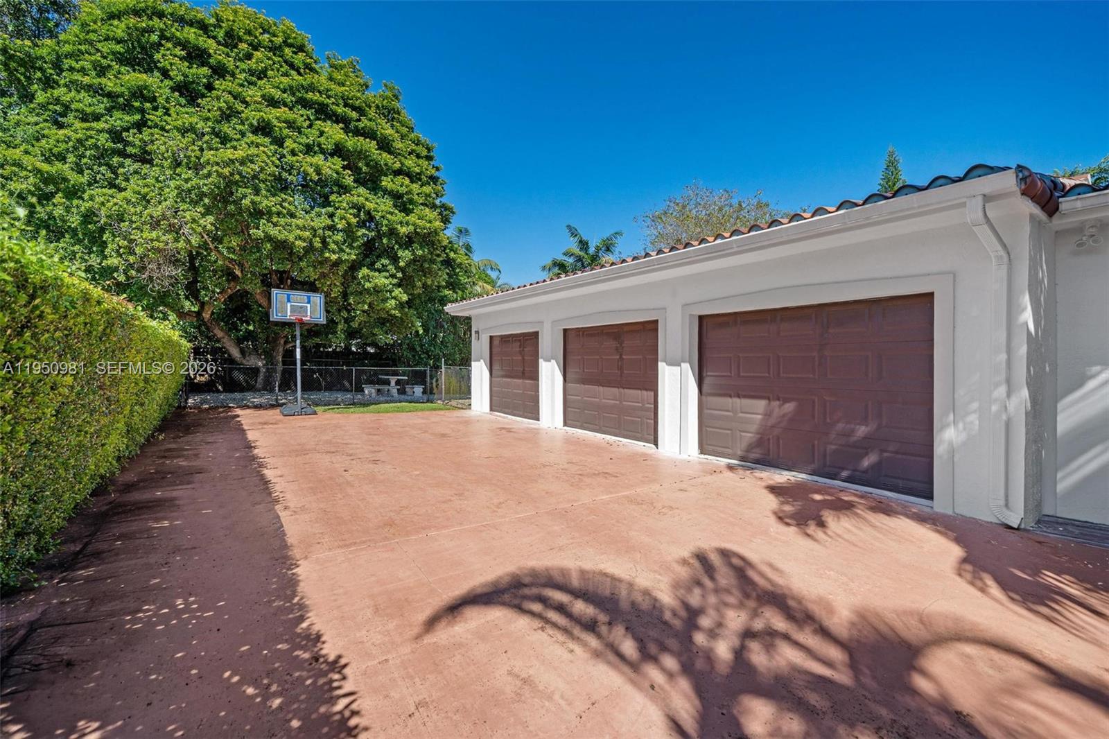 6801 SW 126th Ter Pinecrest, FL 33156