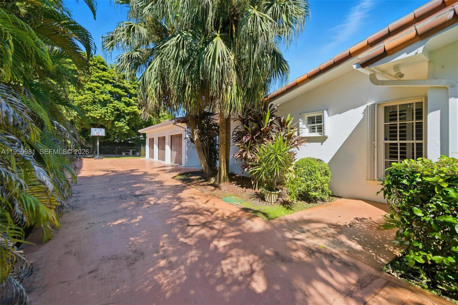 6801 SW 126th Ter Pinecrest, FL 33156