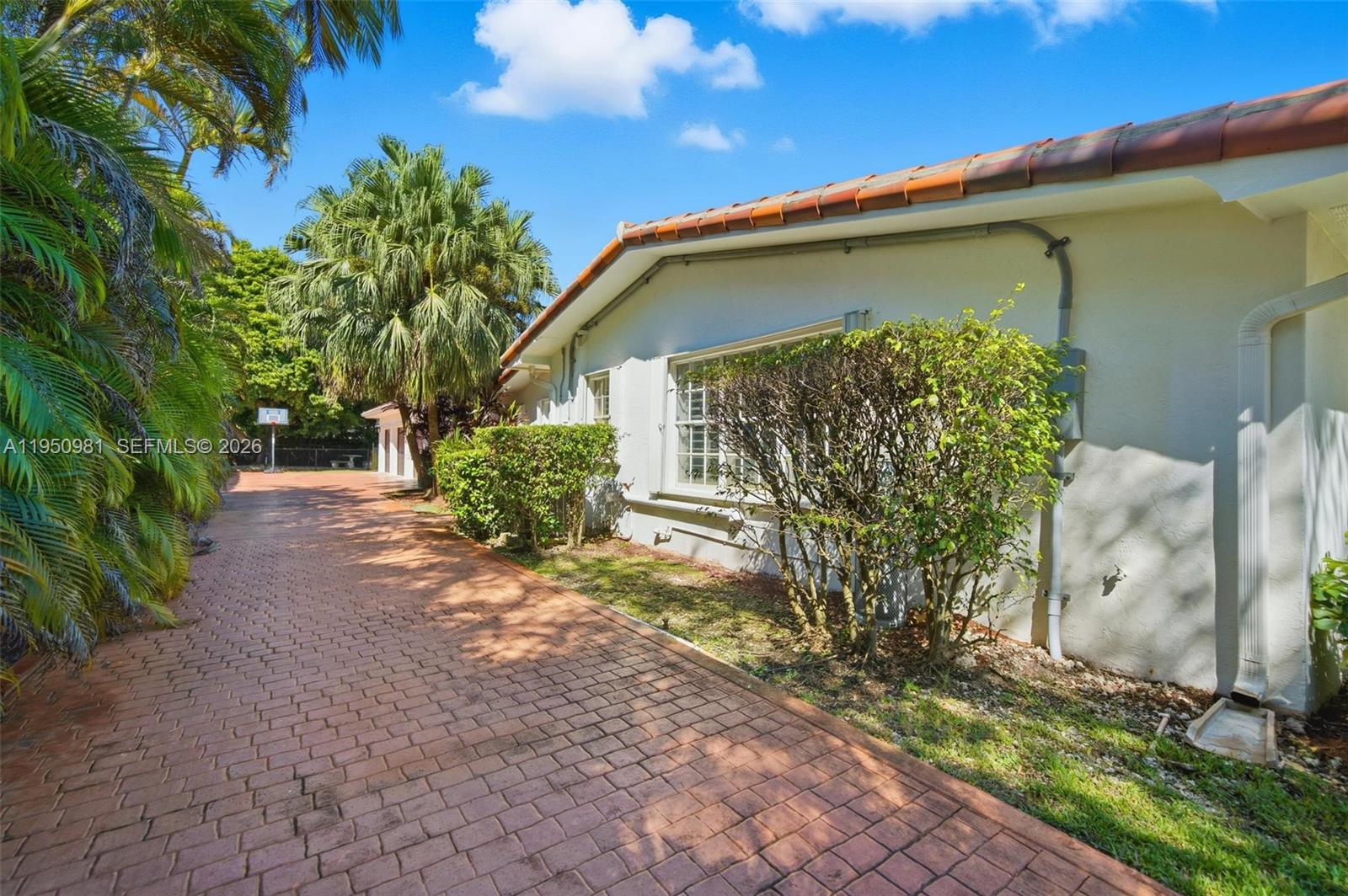 6801 SW 126th Ter Pinecrest, FL 33156