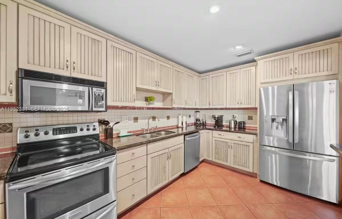 2424 NE 9th St #307 Fort Lauderdale, FL 33304