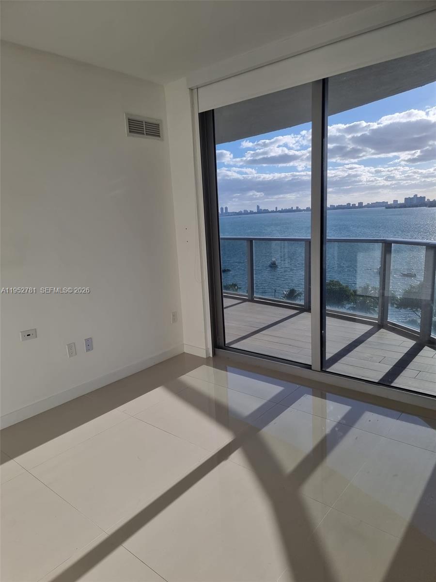 488 NE 18th St #1002