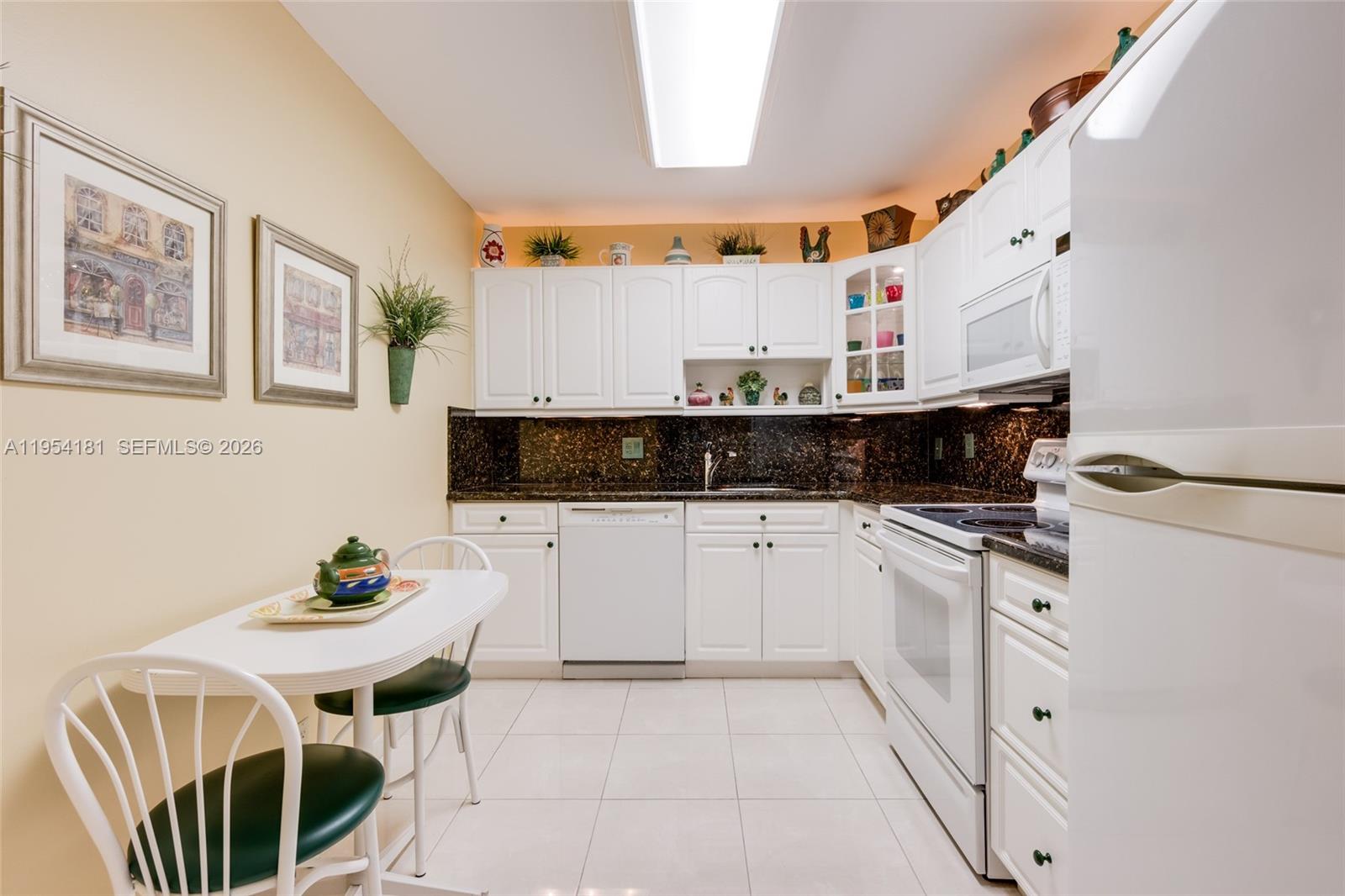 2500 Parkview Dr #2315 Hallandale Beach, FL 33009