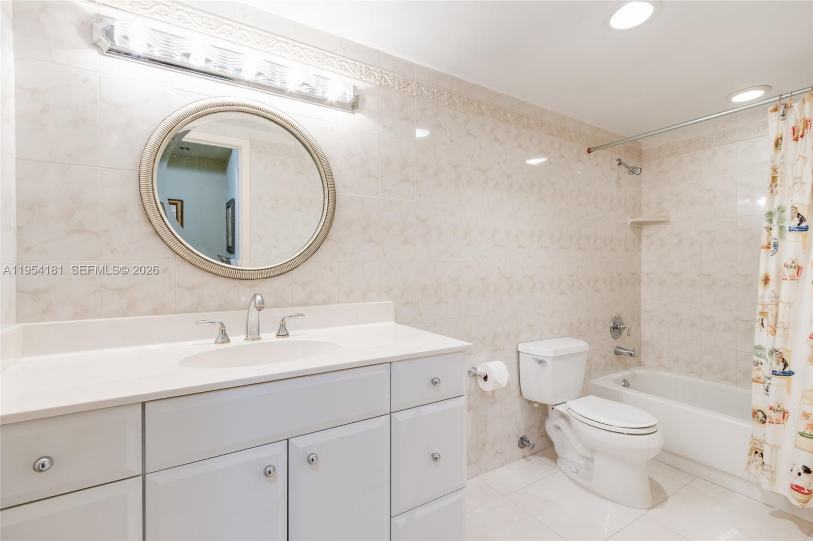 2500 Parkview Dr #2315 Hallandale Beach, FL 33009