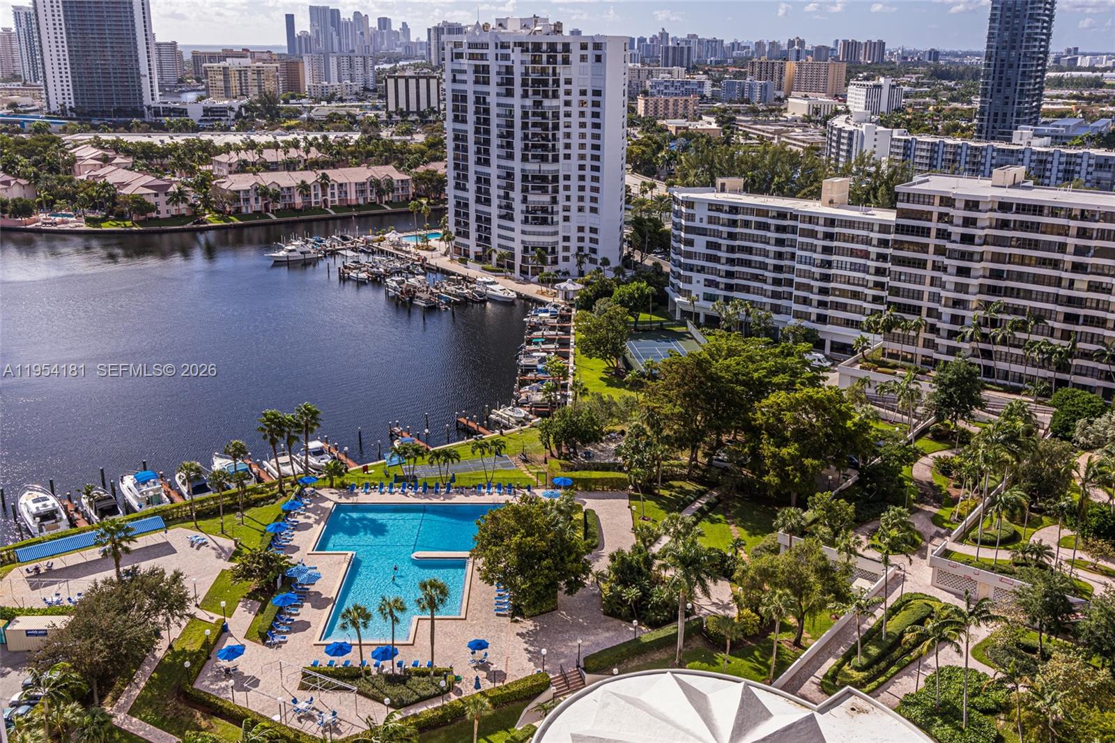 2500 Parkview Dr #2315 Hallandale Beach, FL 33009