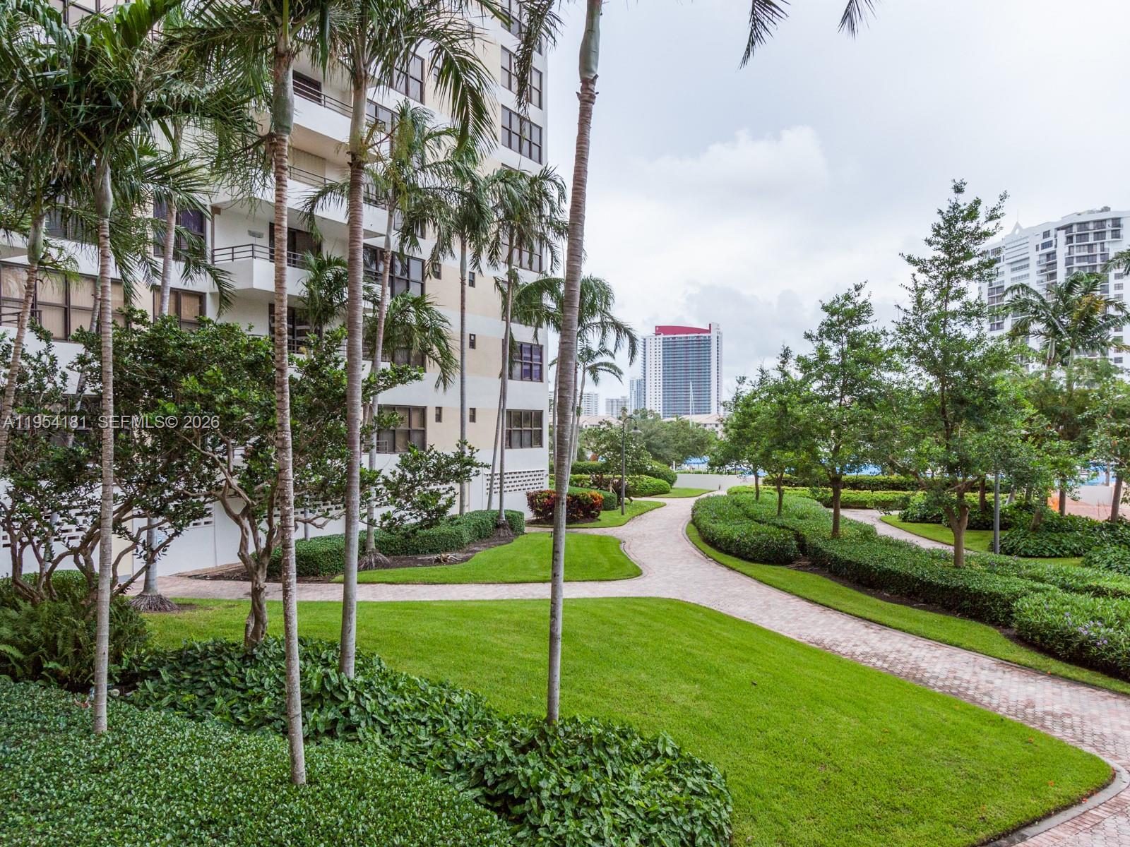 2500 Parkview Dr #2315 Hallandale Beach, FL 33009