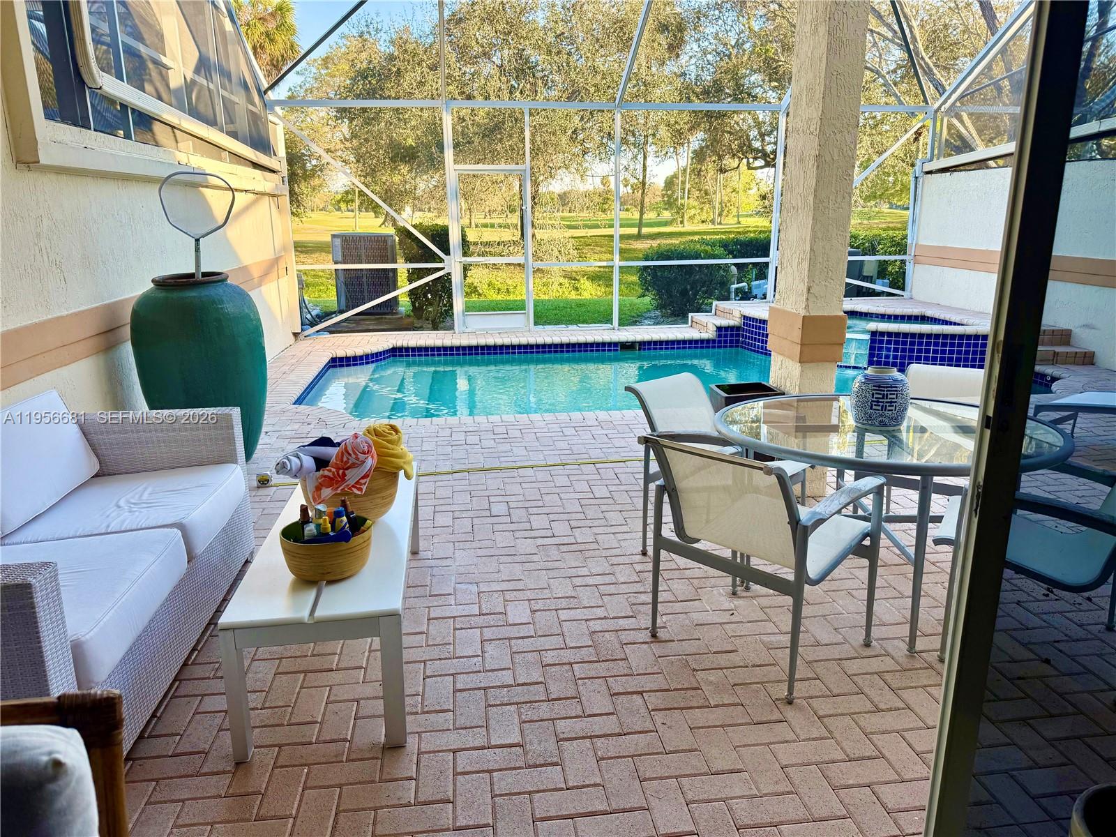 712 W Palm Aire Dr Pompano Beach, FL 33069