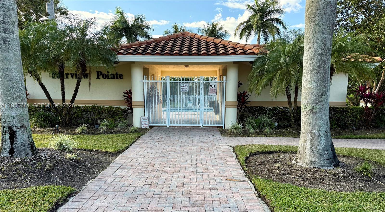 712 W Palm Aire Dr Pompano Beach, FL 33069