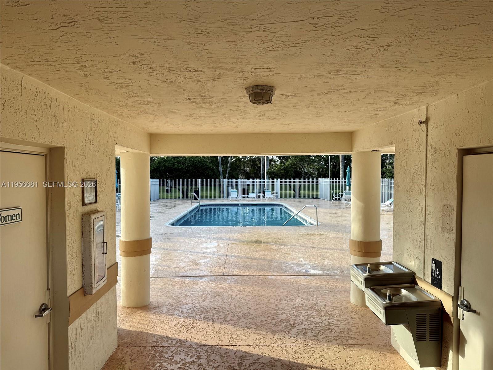 712 W Palm Aire Dr Pompano Beach, FL 33069