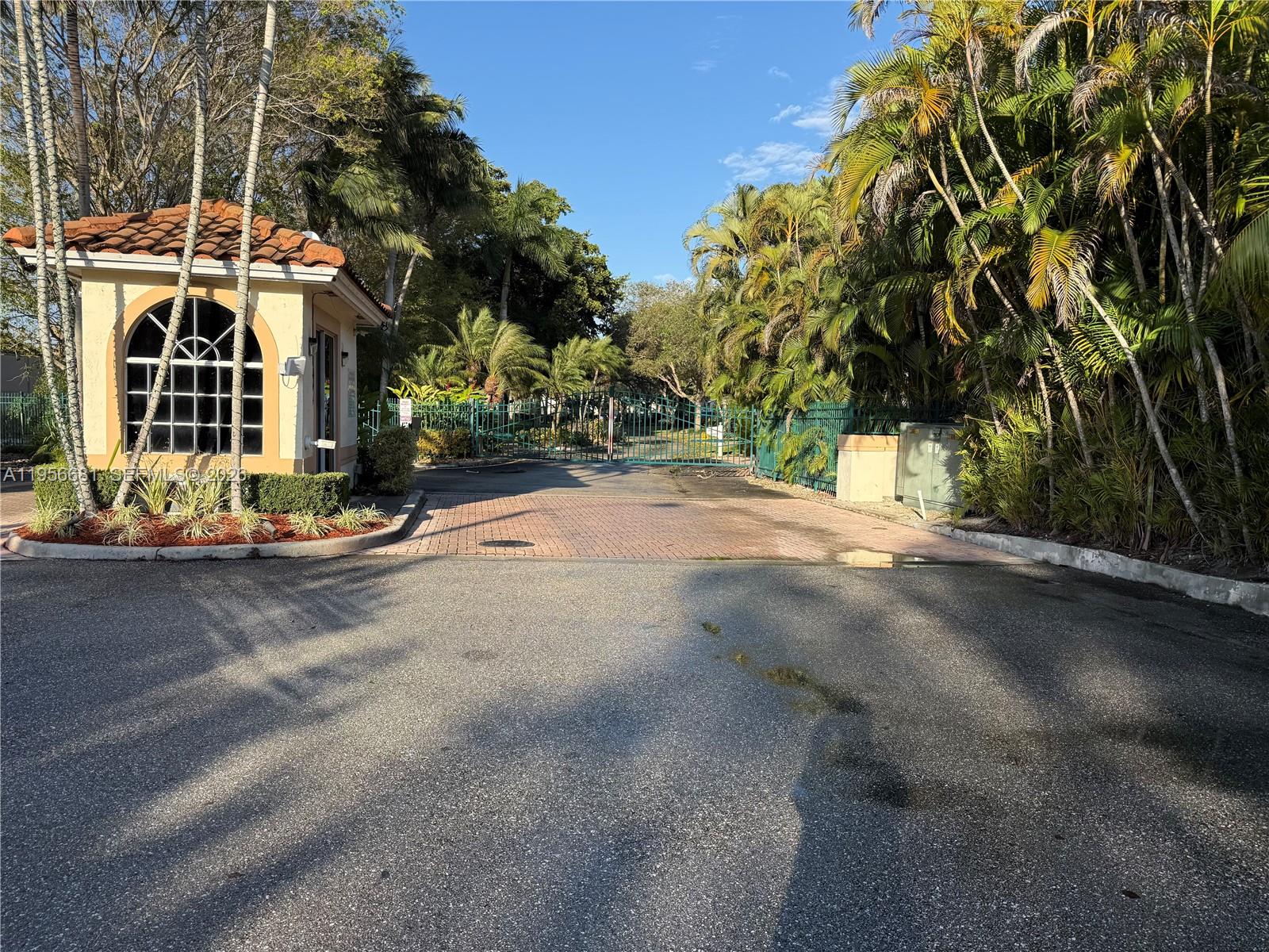 712 W Palm Aire Dr Pompano Beach, FL 33069