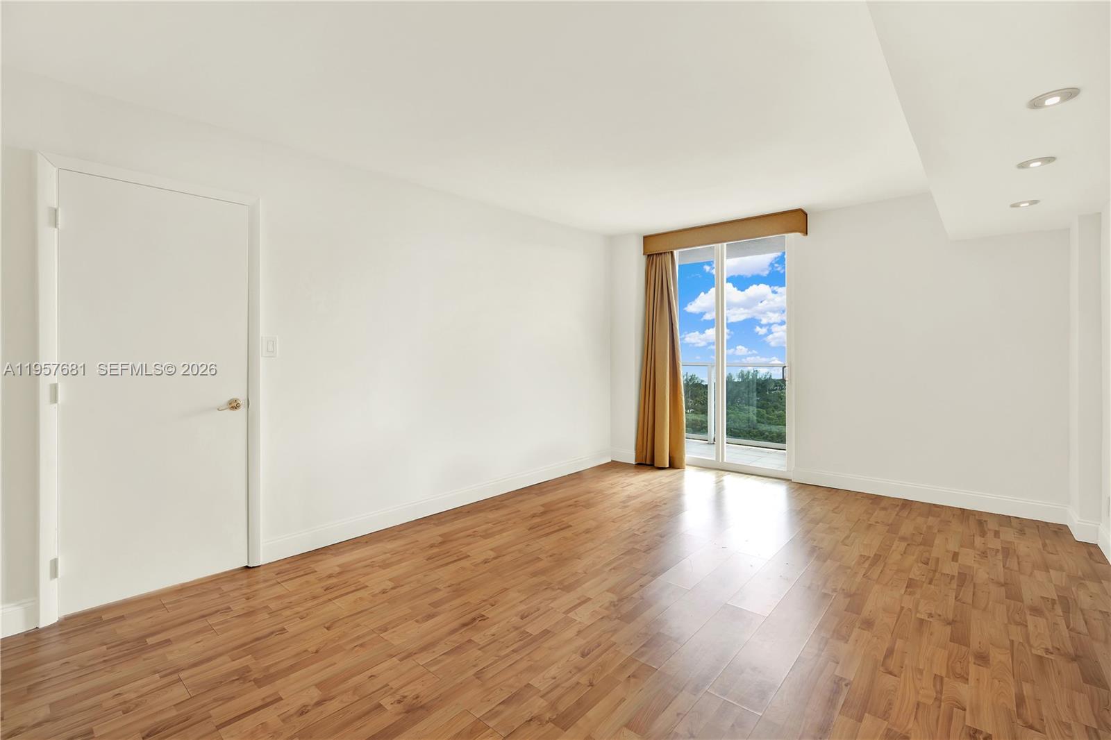 image Arlen House East12