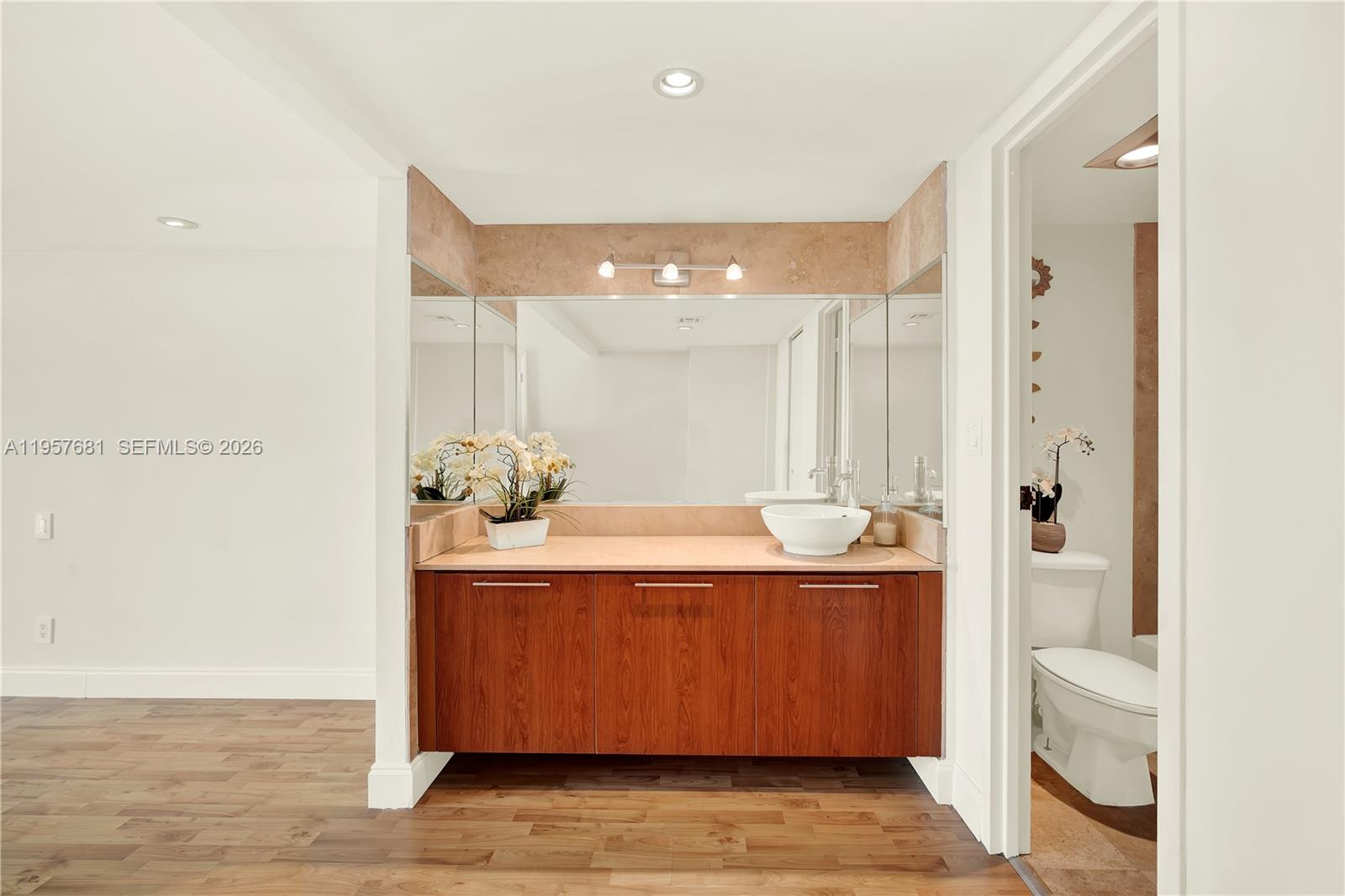 image Arlen House East17