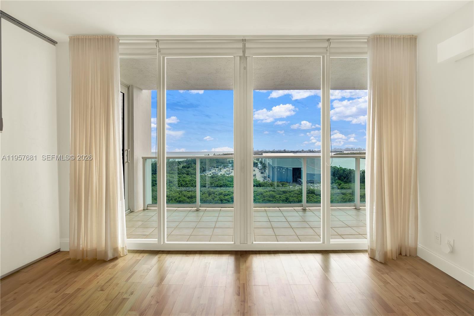 image Arlen House East28