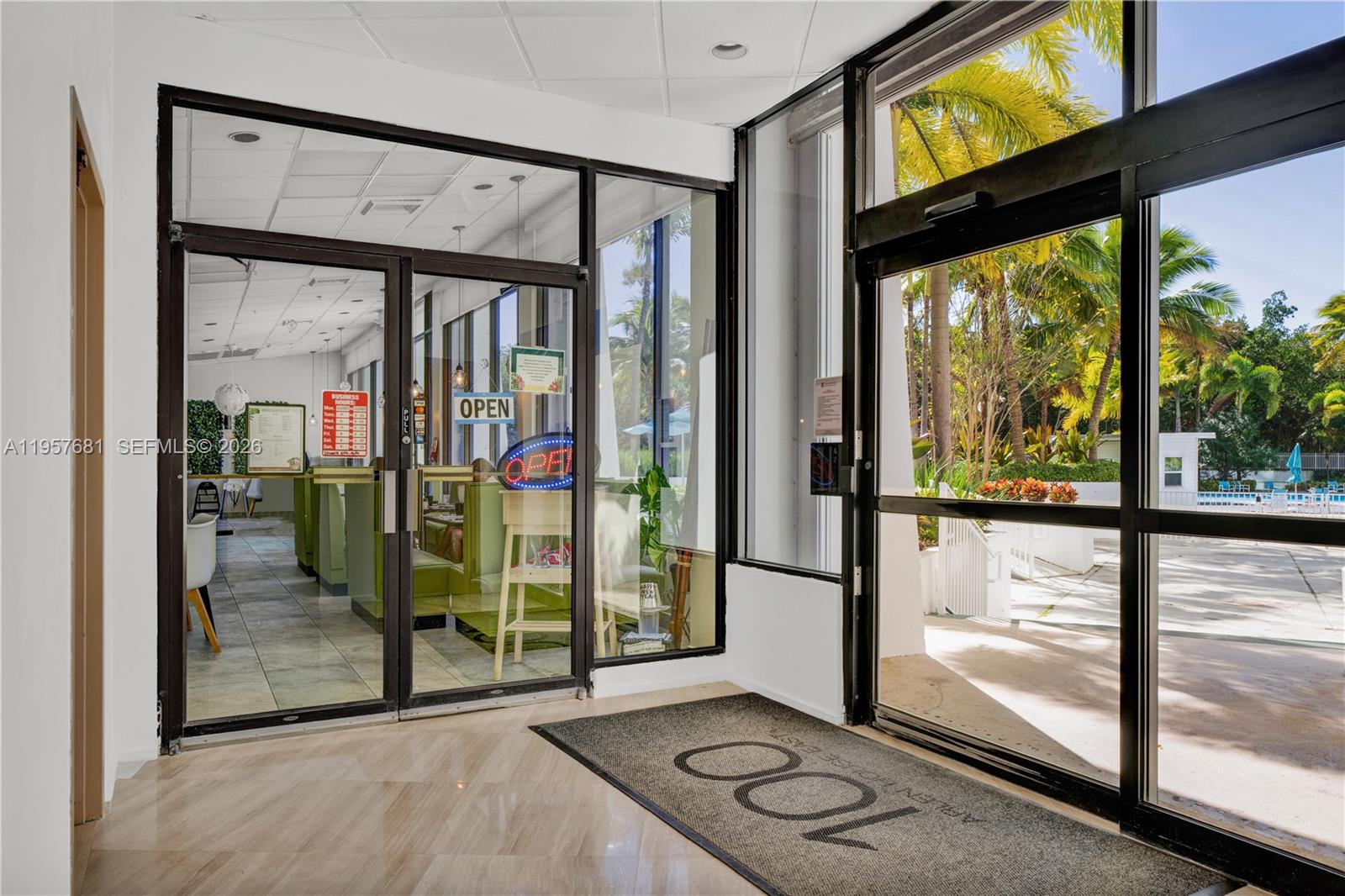 image Arlen House East46