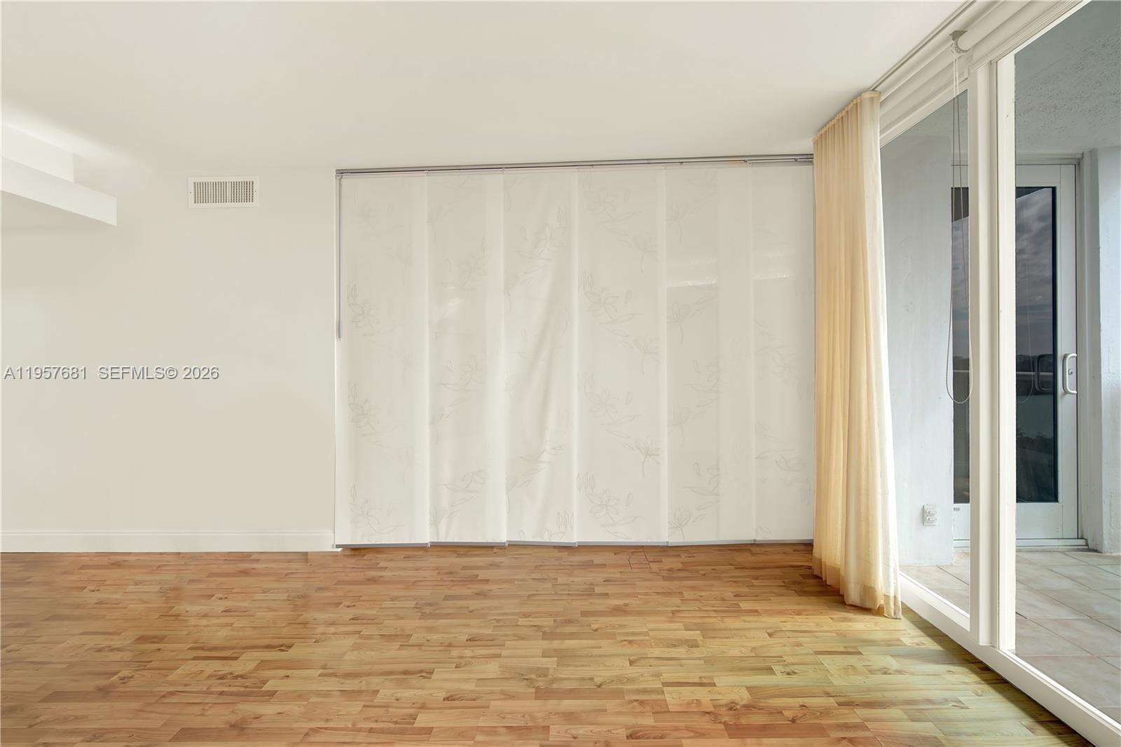 image Arlen House East6