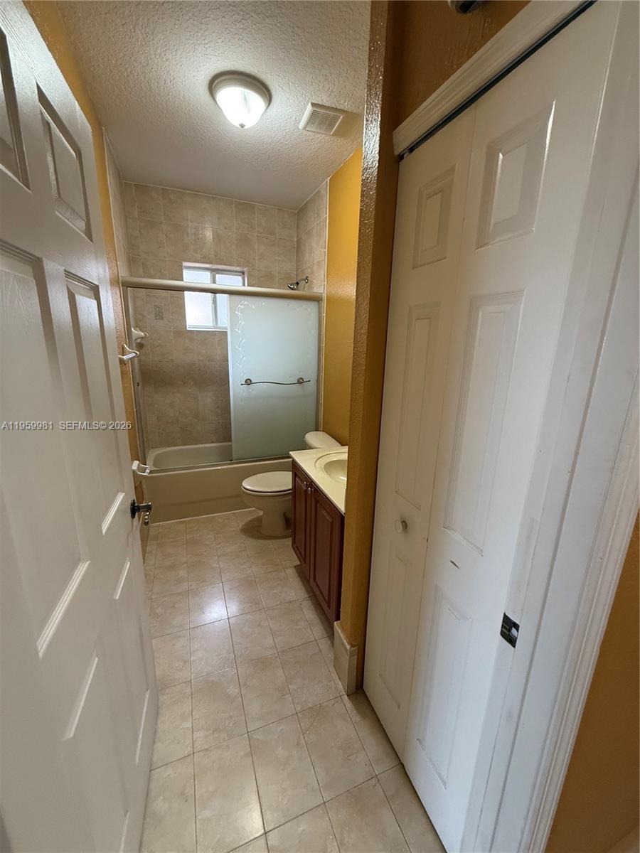 7772 NW 200th Ln Hialeah, FL 33015