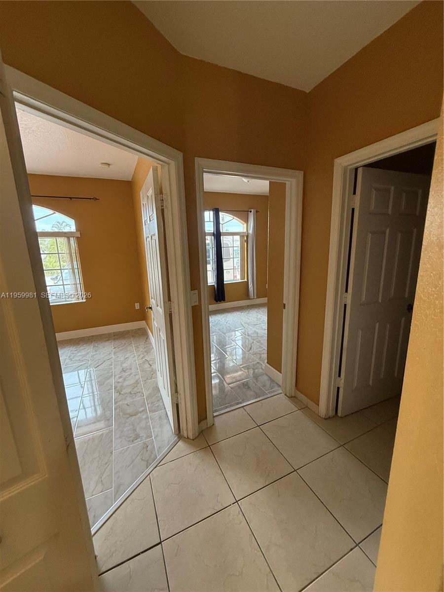 7772 NW 200th Ln Hialeah, FL 33015